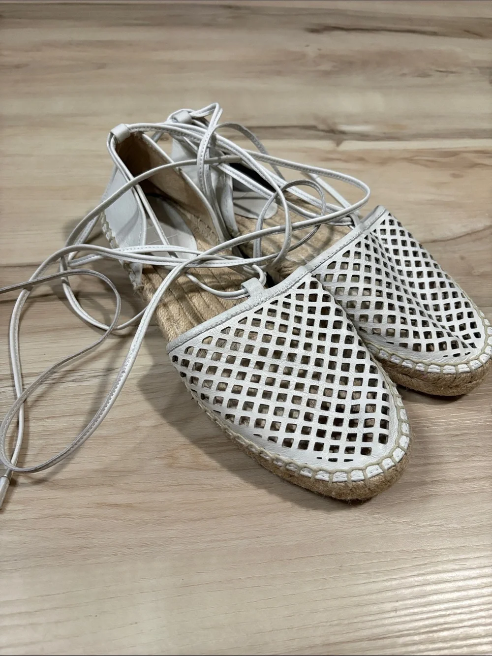 FRYE Leo Perforated Ankle Wrap Leather Espadrilles size 9M minimalist summer